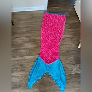 Mermaid Tail Microfiber Blanket